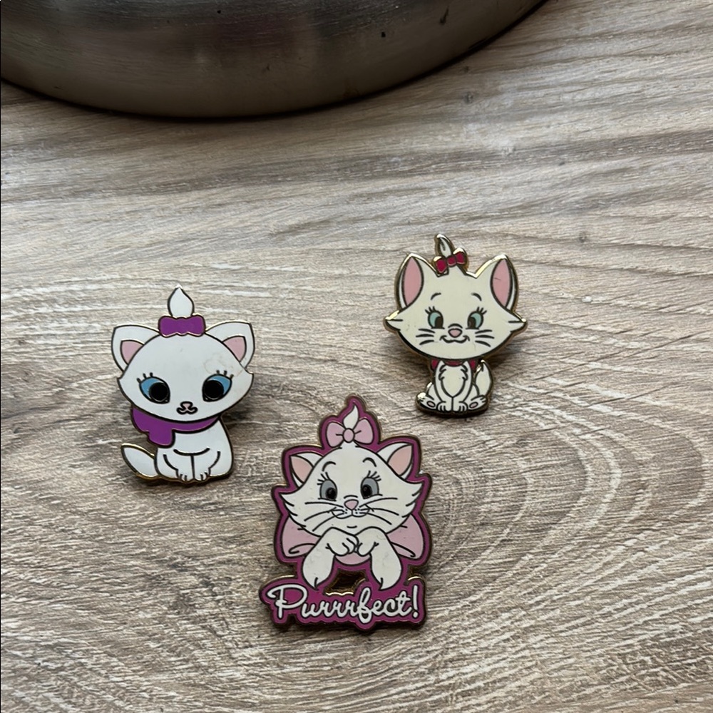 Cute Marie Enamel Pins Set - White and Pink